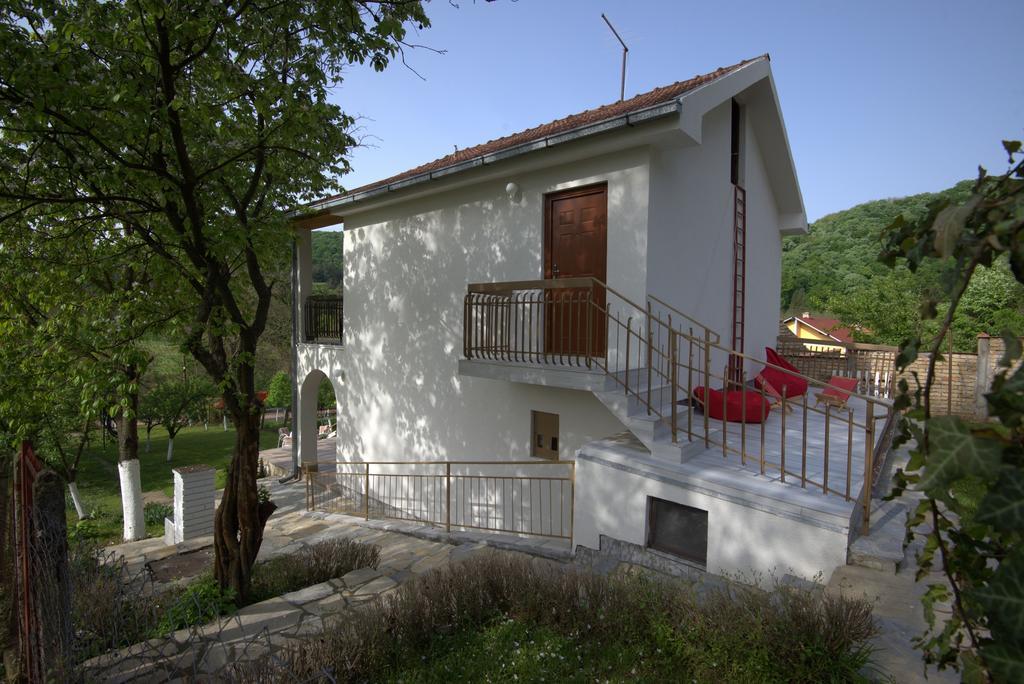 Apartment Honey And Milk Vrdnik Exterior photo